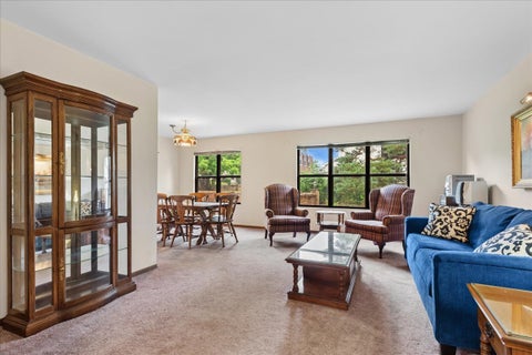 Tiny photo for 1255 John Drive, Hoffman Estates, IL 60169 (MLS # 12737128)