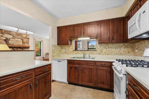 Tiny photo for 1255 John Drive, Hoffman Estates, IL 60169 (MLS # 12737128)