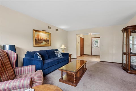 Tiny photo for 1255 John Drive, Hoffman Estates, IL 60169 (MLS # 12737128)