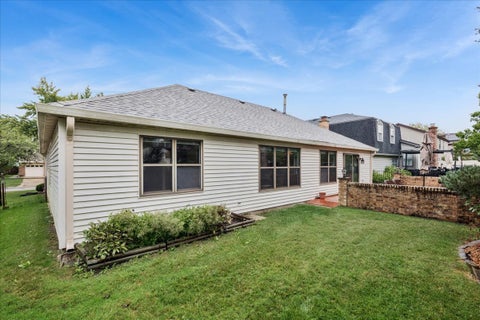 Tiny photo for 1255 John Drive, Hoffman Estates, IL 60169 (MLS # 12737128)