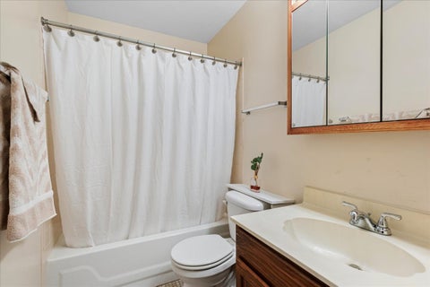 Tiny photo for 1255 John Drive, Hoffman Estates, IL 60169 (MLS # 12737128)