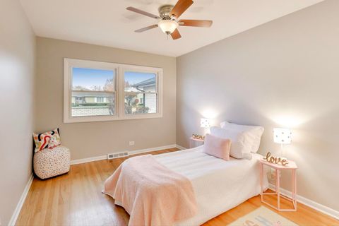 Tiny photo for Arlington Heights, IL 60005 (MLS # 12518524)