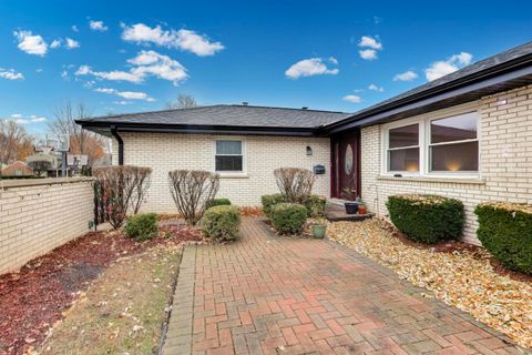 Tiny photo for Arlington Heights, IL 60005 (MLS # 12518524)