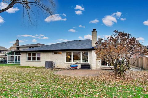 Tiny photo for Arlington Heights, IL 60005 (MLS # 12518524)