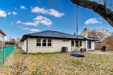 Tiny photo for Arlington Heights, IL 60005 (MLS # 12518524)