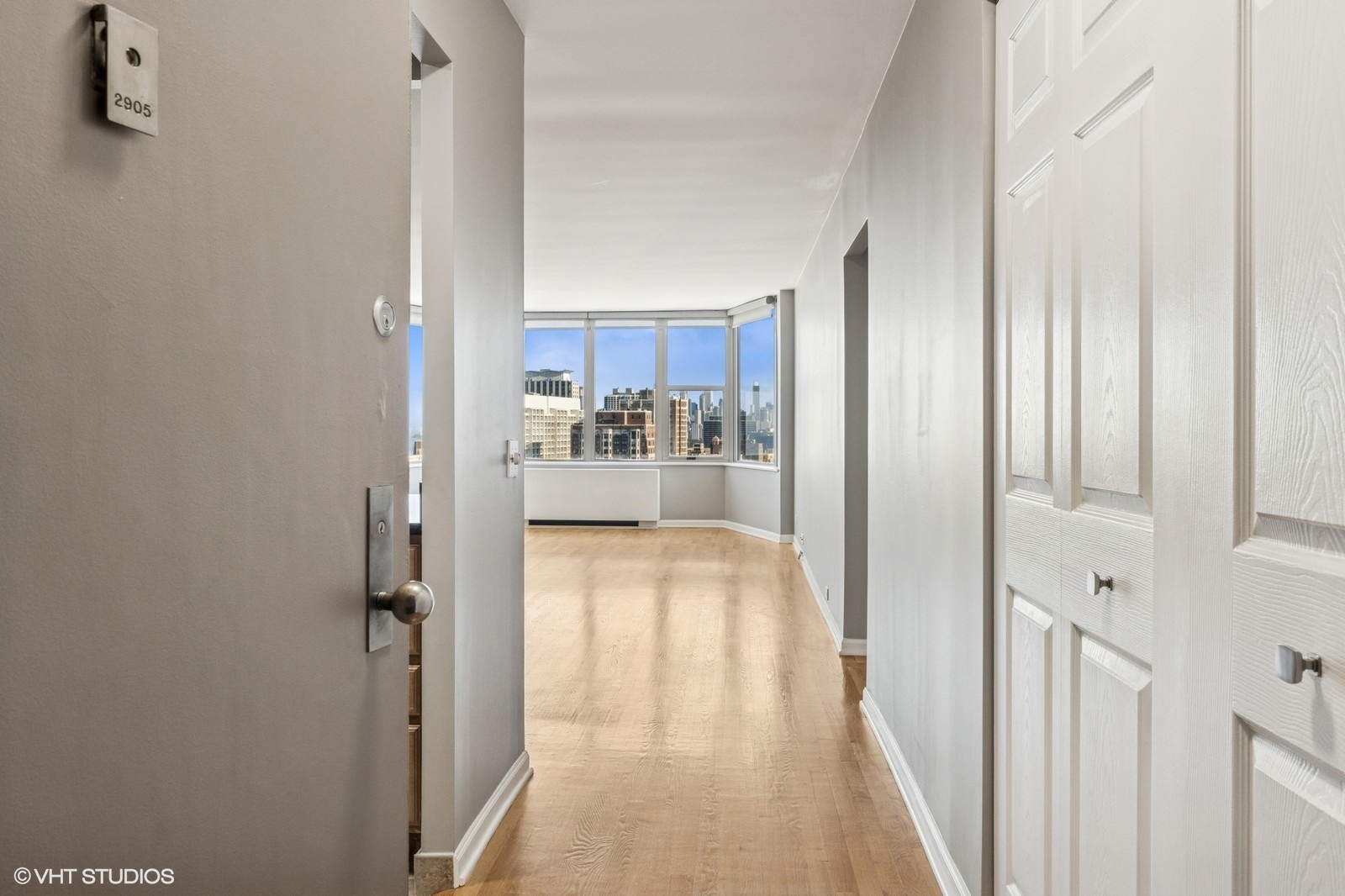 525 W Hawthorne Place 2905