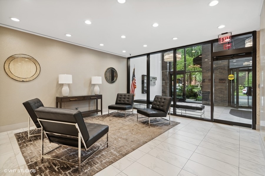 525 W Hawthorne Place 2905