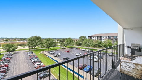 Tiny photo for 2005 S Finley Road #604, Lombard, IL 60148 (MLS # 12736181)