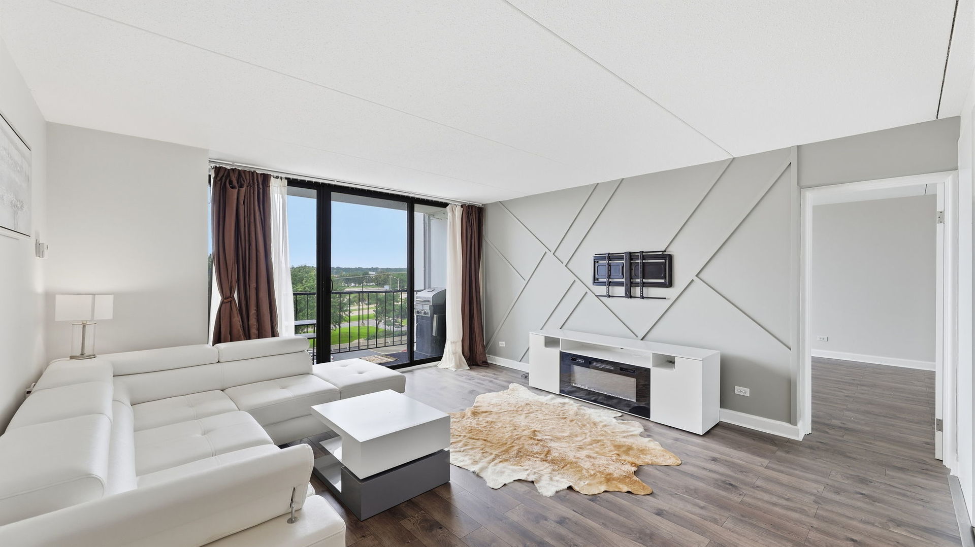 2005 S Finley Road 604