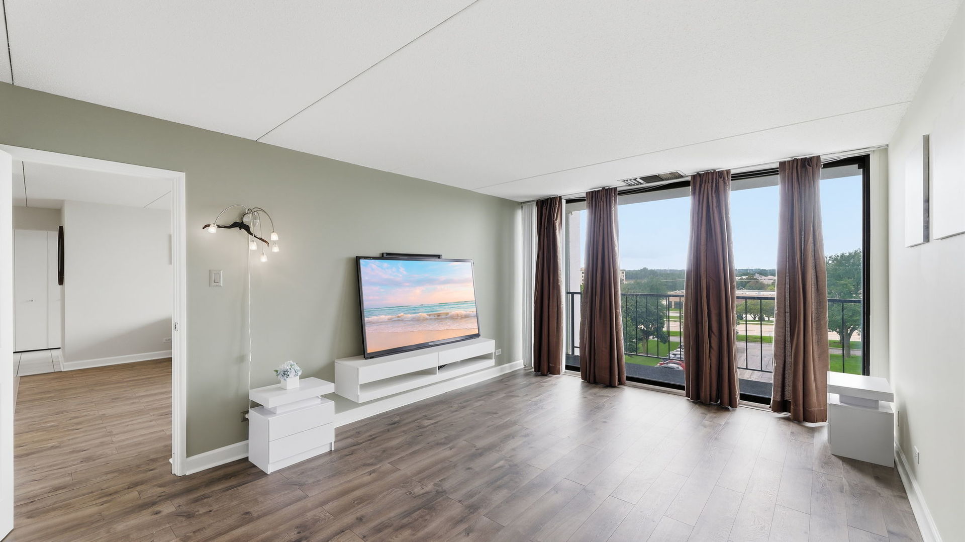 2005 S Finley Road 604