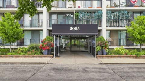 Photo of 2005 S Finley Road #604, Lombard, IL 60148 (MLS # 12736181)