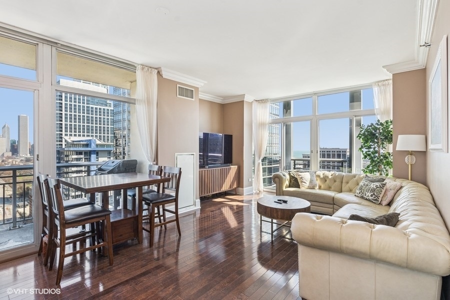 1400 S Michigan Avenue 2303