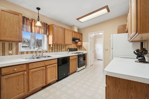 Tiny photo for 2611 Maywood Court, Grayslake, IL 60030 (MLS # 12564395)