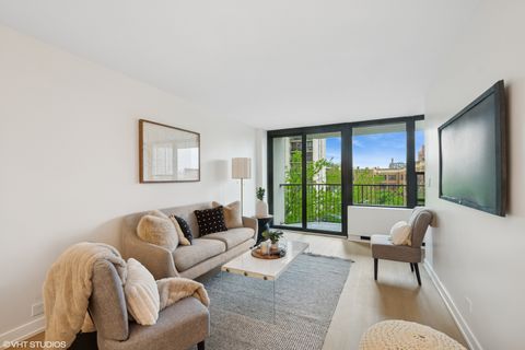 Tiny photo for 1560 N Sandburg Terrace #411J, Chicago, IL 60610 (MLS # 12487963)