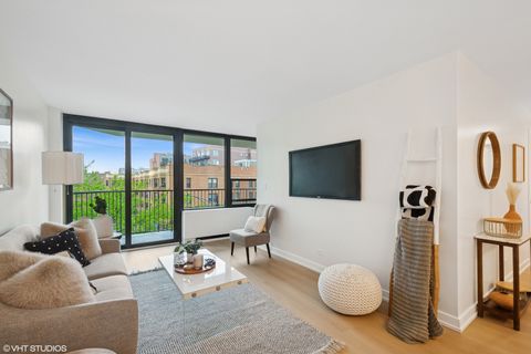 Tiny photo for 1560 N Sandburg Terrace #411J, Chicago, IL 60610 (MLS # 12487963)