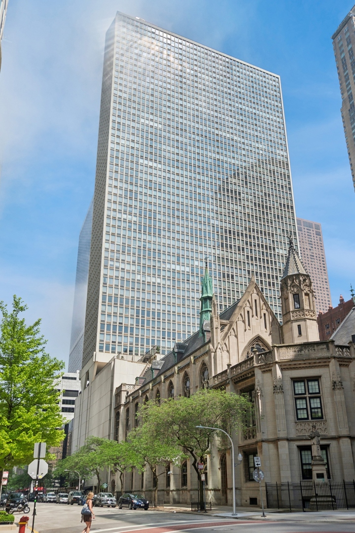111 E Chestnut Street 41G