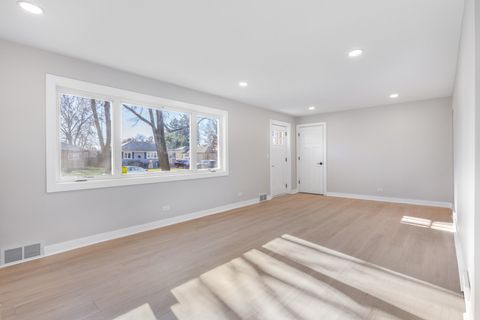 Tiny photo for 102 W Potomac Avenue, Lombard, IL 60148 (MLS # 12540439)