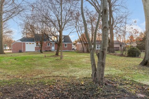 Tiny photo for 102 W Potomac Avenue, Lombard, IL 60148 (MLS # 12540439)