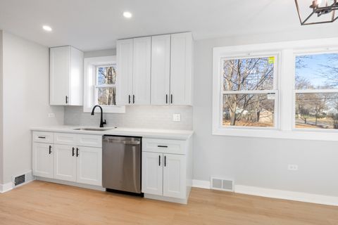 Tiny photo for 102 W Potomac Avenue, Lombard, IL 60148 (MLS # 12540439)