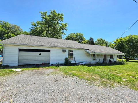 Photo of 214 Pyle Street, Carrier Mills, IL 62917 (MLS # 12649849)