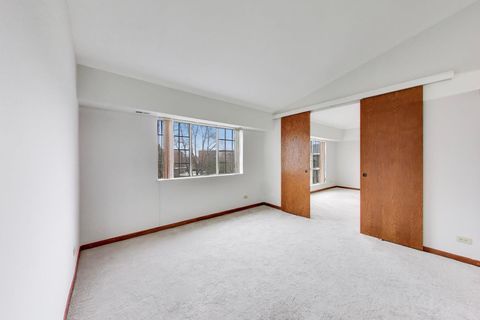 Tiny photo for 540 Biesterfield Road #301, Elk Grove Village, IL 60007 (MLS # 12604398)