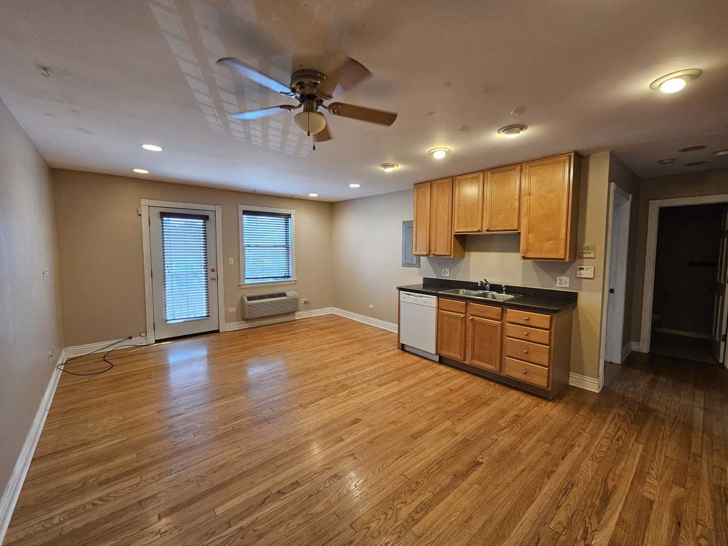 5225 N ASHLAND Avenue 3B