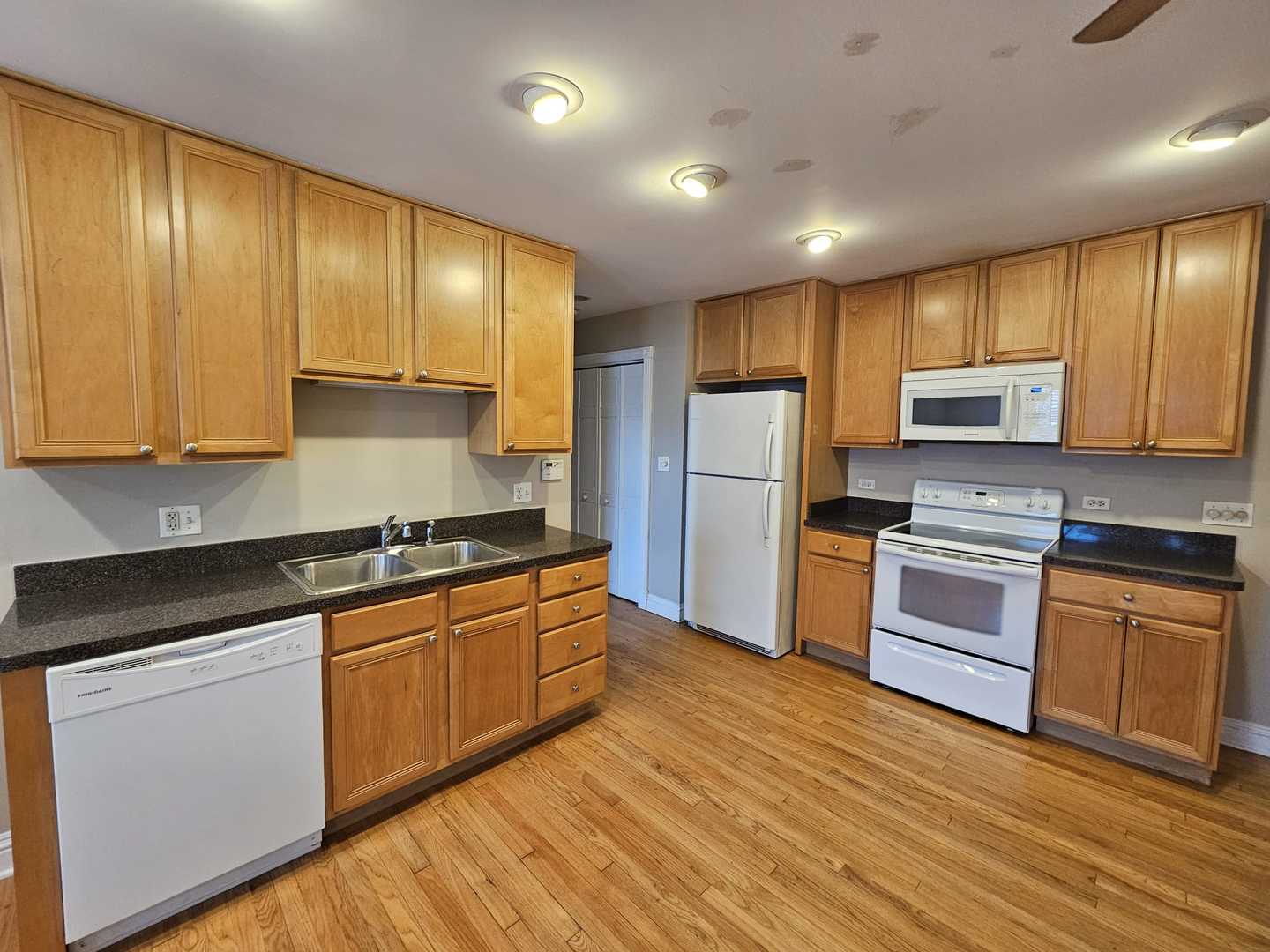 5225 N ASHLAND Avenue 3B
