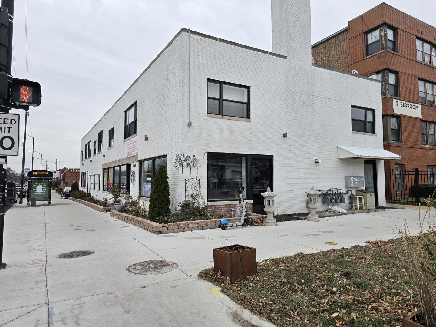 5252 N Western Avenue