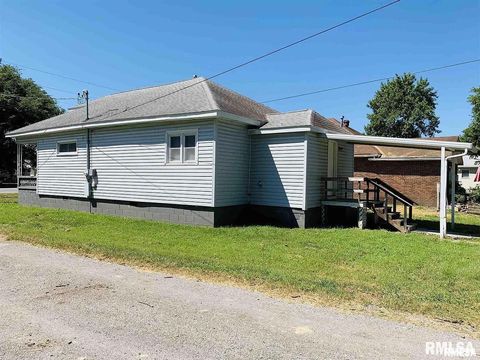 Tiny photo for 716 W POPLAR Street, Harrisburg, IL 62946 (MLS # QC4269745)
