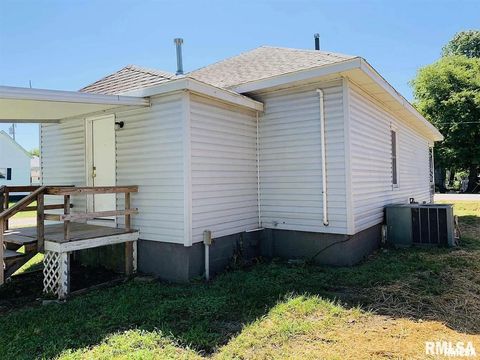 Tiny photo for 716 W POPLAR Street, Harrisburg, IL 62946 (MLS # QC4269745)