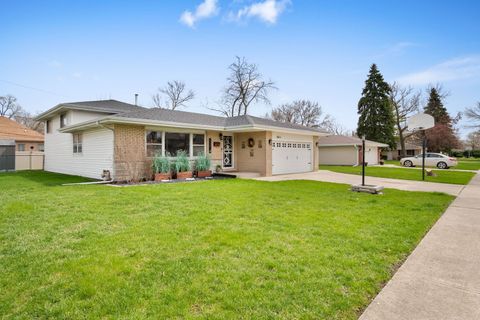 Tiny photo for 16811 Louis Court, South Holland, IL 60473 (MLS # 12617035)