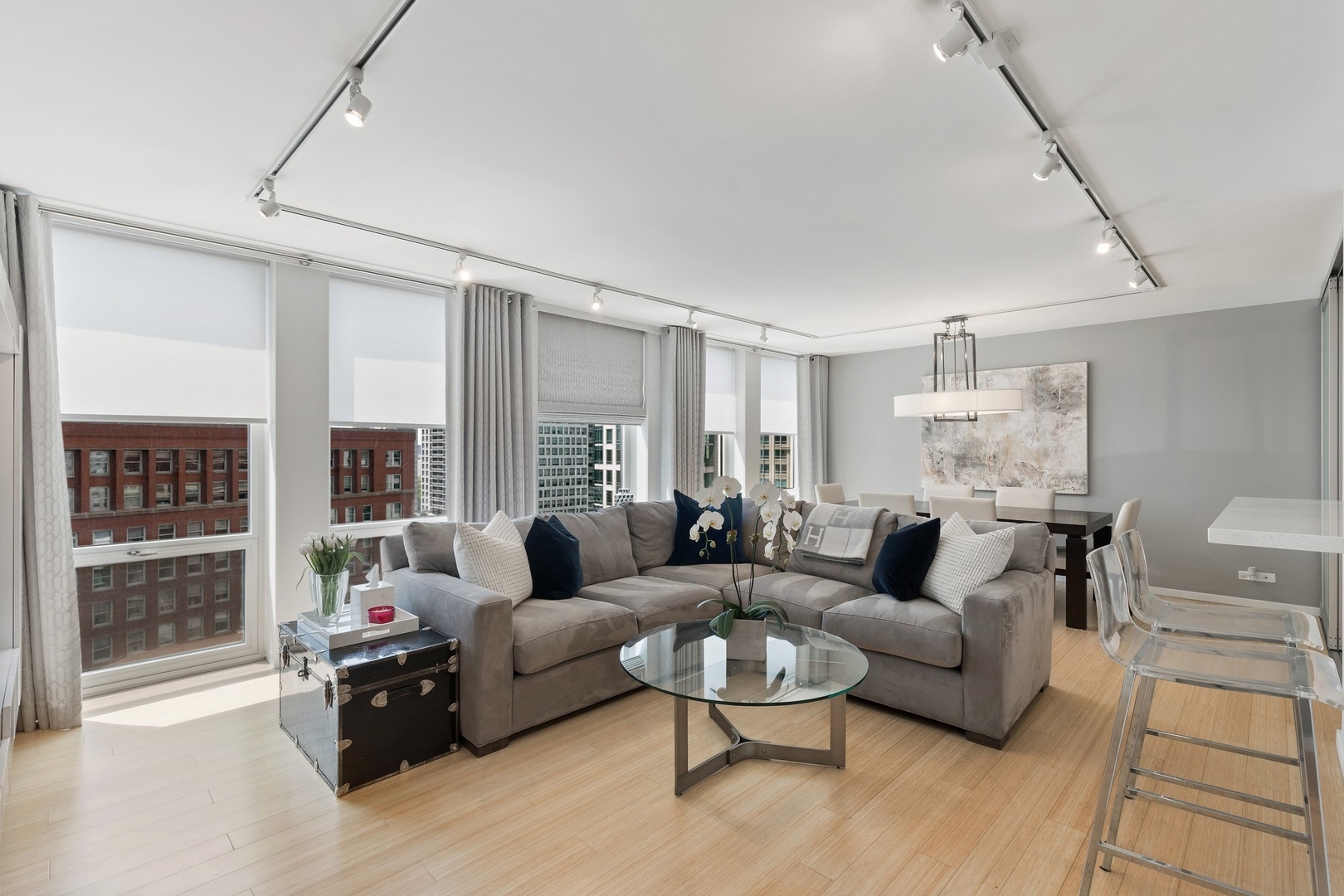 111 E Chestnut Street 17G