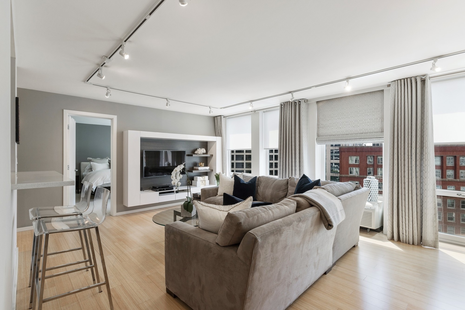 111 E Chestnut Street 17G