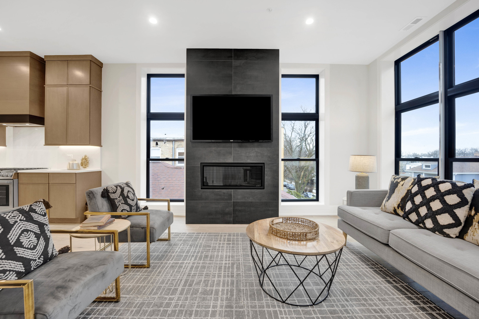 4353 N Richmond Avenue 2S