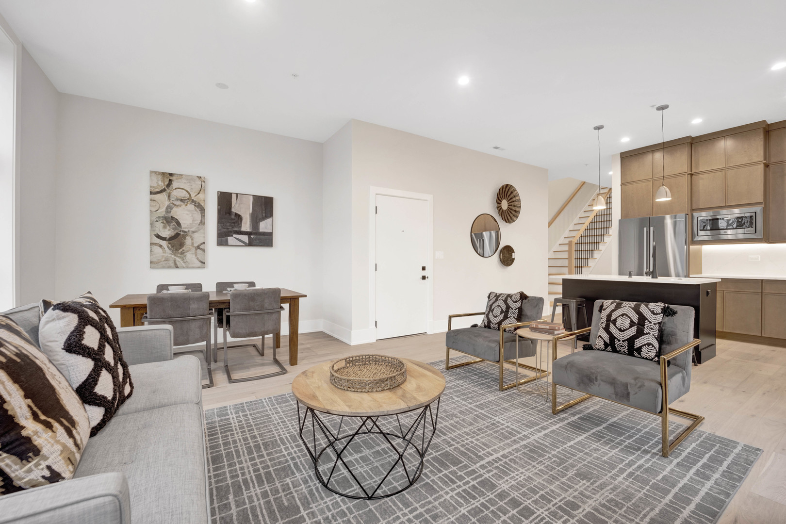 4353 N Richmond Avenue 2S