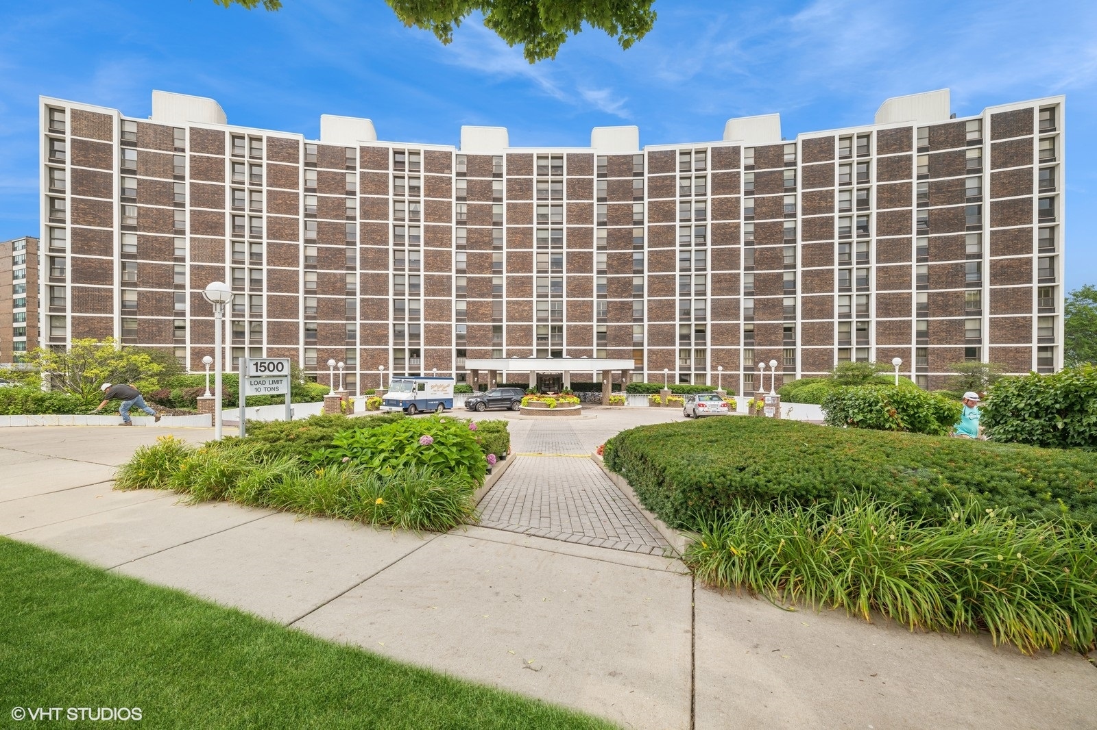 View Wilmette, IL 60091 condo