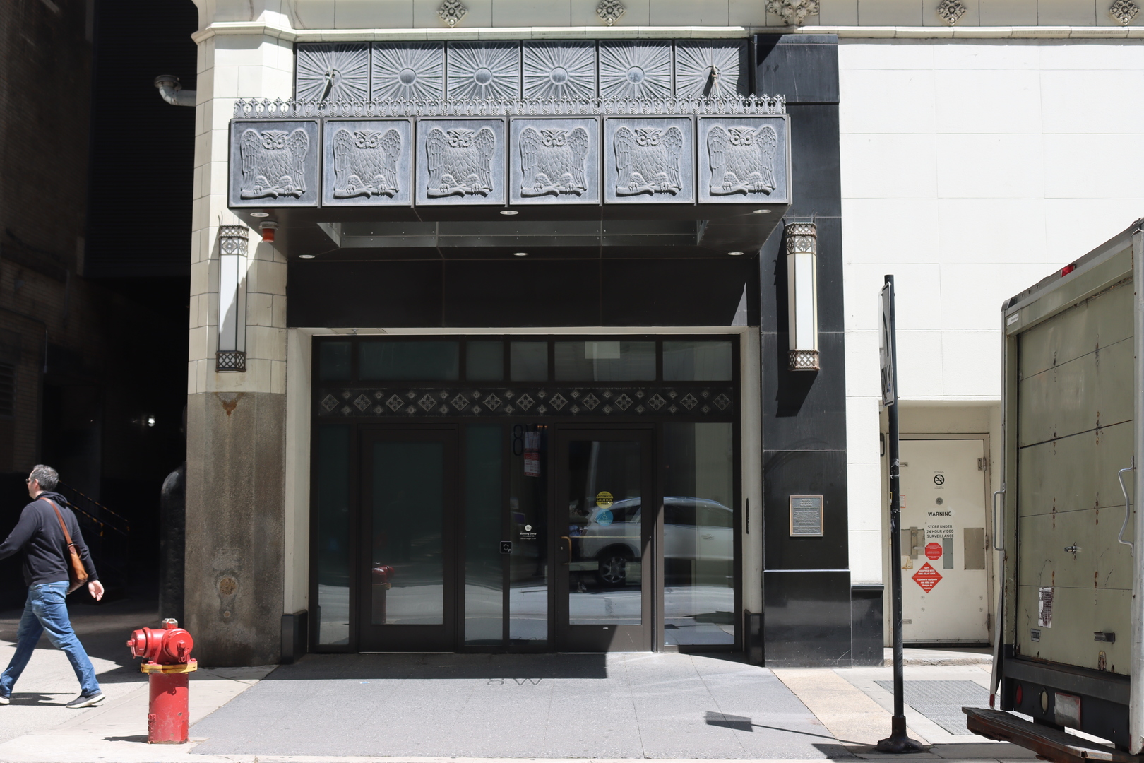 8 W Monroe Street 607