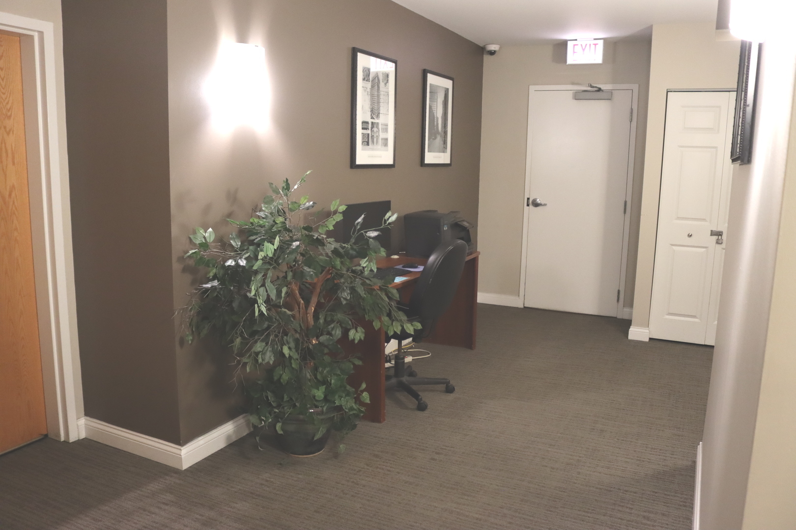 8 W Monroe Street 607