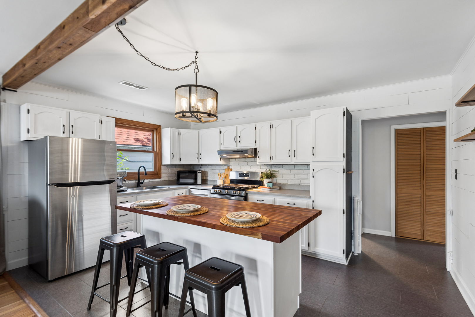 812 Lake Shore Drive