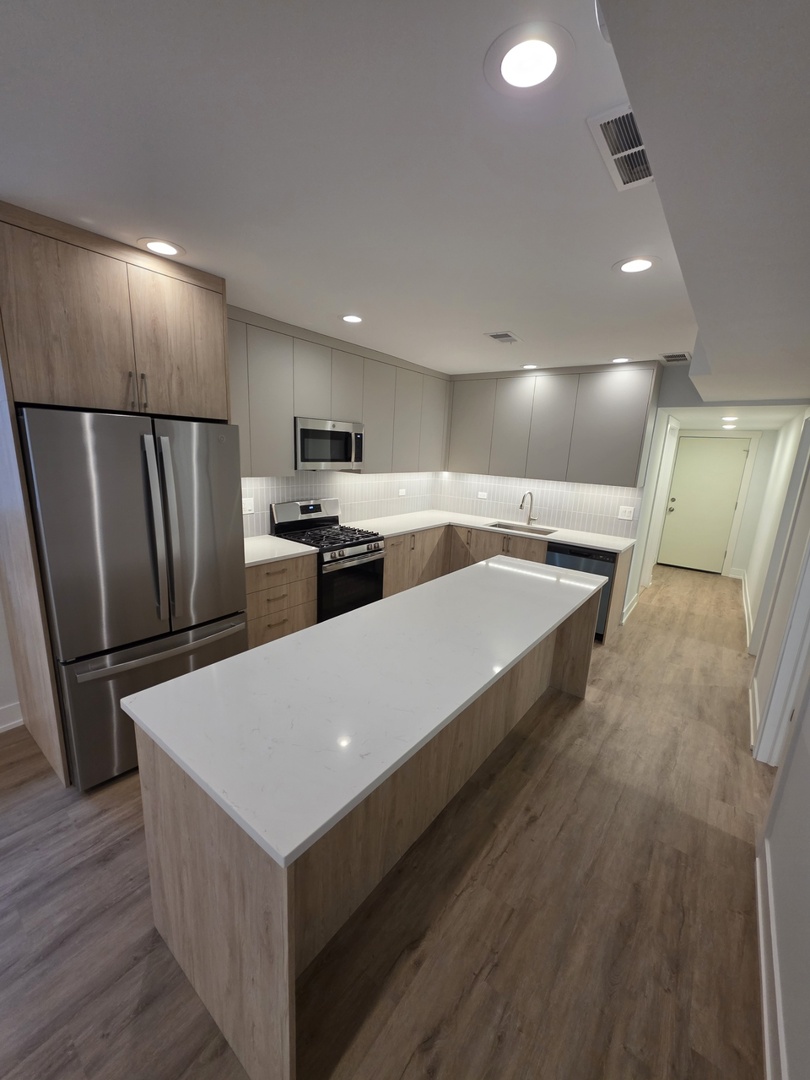 2741 W Belmont Avenue GARDEN