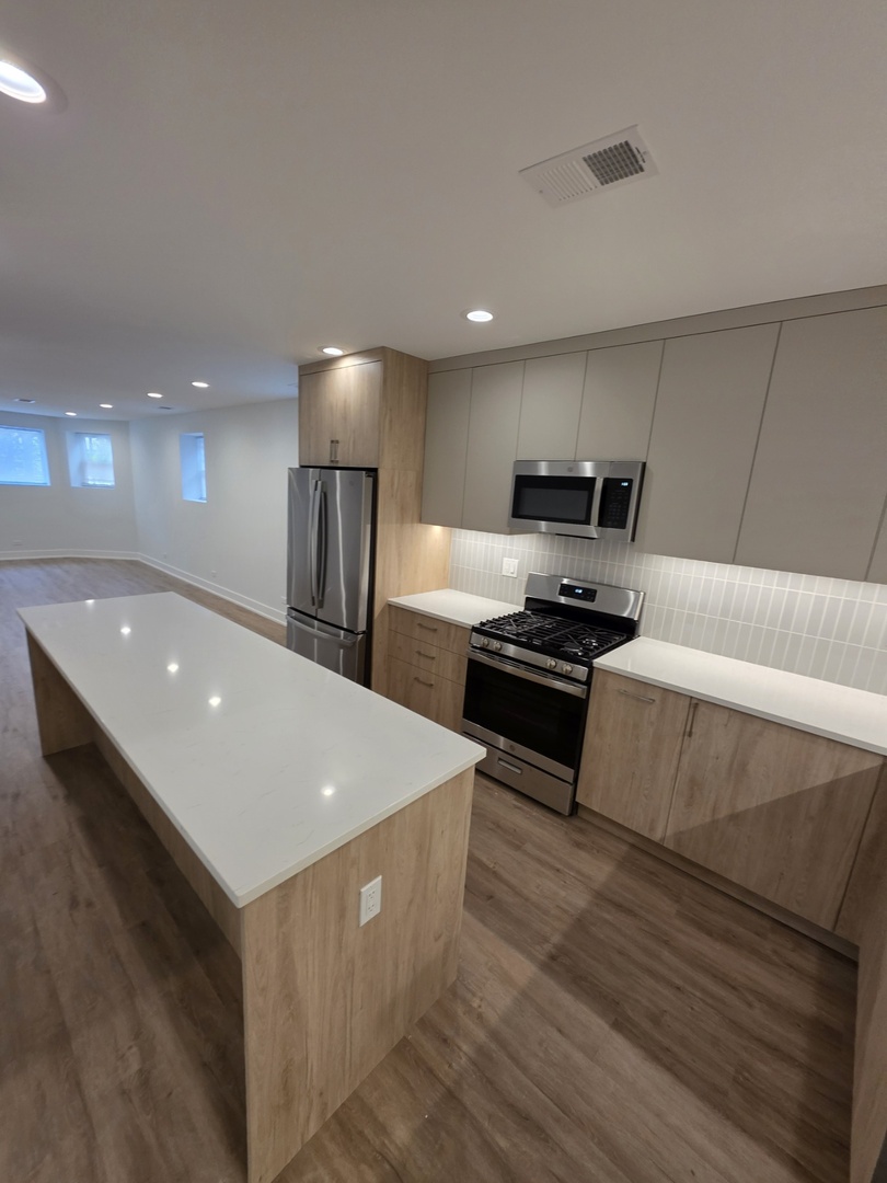 2741 W Belmont Avenue GARDEN