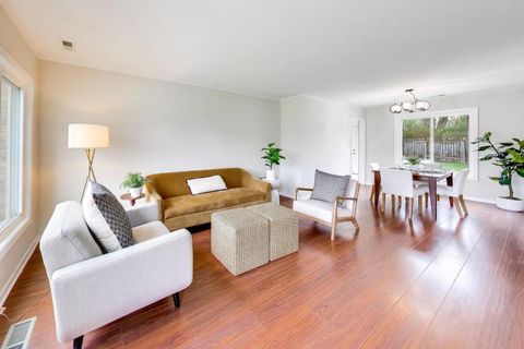 Tiny photo for 1149 N Hickory Avenue, Arlington Heights, IL 60004 (MLS # 12619539)