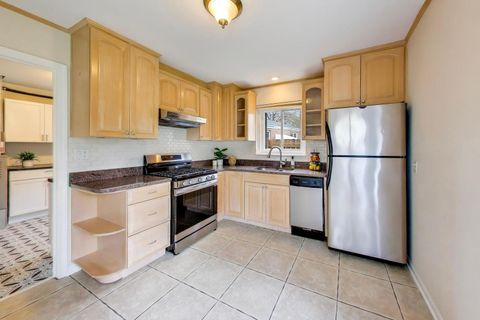 Tiny photo for 1149 N Hickory Avenue, Arlington Heights, IL 60004 (MLS # 12619539)