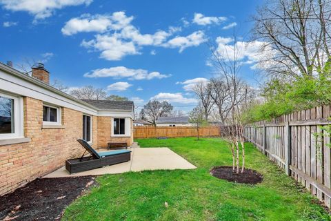 Tiny photo for 1149 N Hickory Avenue, Arlington Heights, IL 60004 (MLS # 12619539)