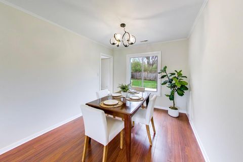 Tiny photo for 1149 N Hickory Avenue, Arlington Heights, IL 60004 (MLS # 12619539)