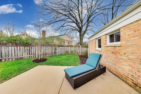 Tiny photo for 1149 N Hickory Avenue, Arlington Heights, IL 60004 (MLS # 12619539)