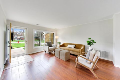 Tiny photo for 1149 N Hickory Avenue, Arlington Heights, IL 60004 (MLS # 12619539)