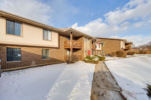 Tiny photo for 800 Brook Drive #1, Streamwood, IL 60107 (MLS # 12553624)