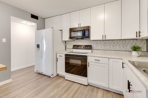 Tiny photo for 800 Brook Drive #1, Streamwood, IL 60107 (MLS # 12553624)