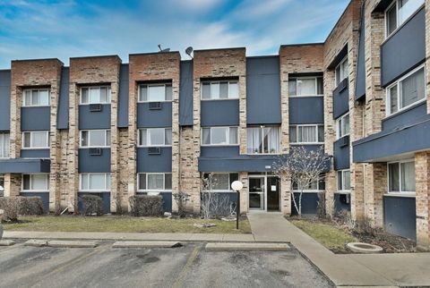 Photo of 8637 1/2 W FOSTER Avenue #1B, Chicago, IL 60656 (MLS # 12575367)